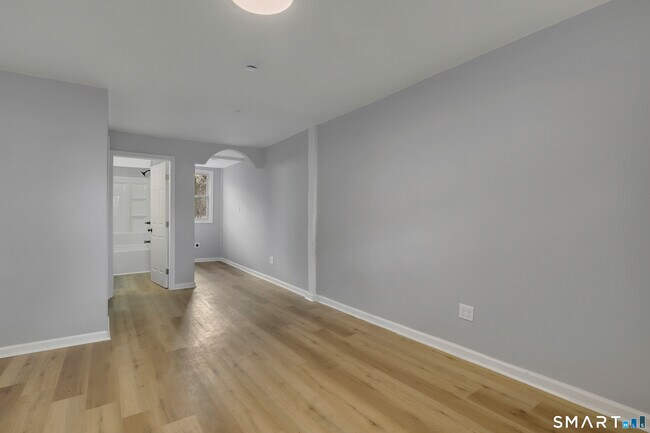 Building Photo - 196 Hartford Rd