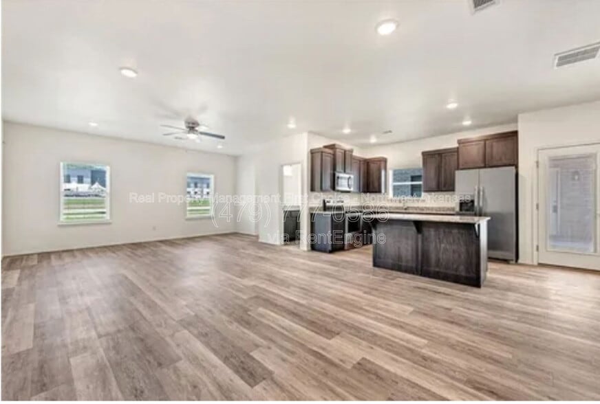 Building Photo - 798 S Benchmark Ln