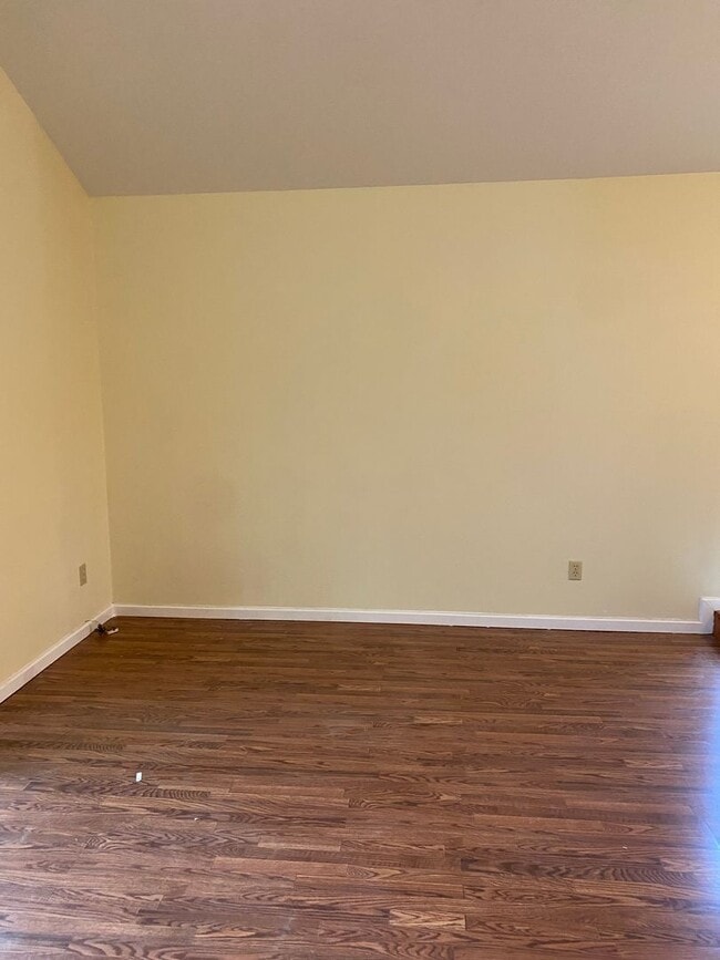 Building Photo - Spacious 4 Bedroom House in South Town!