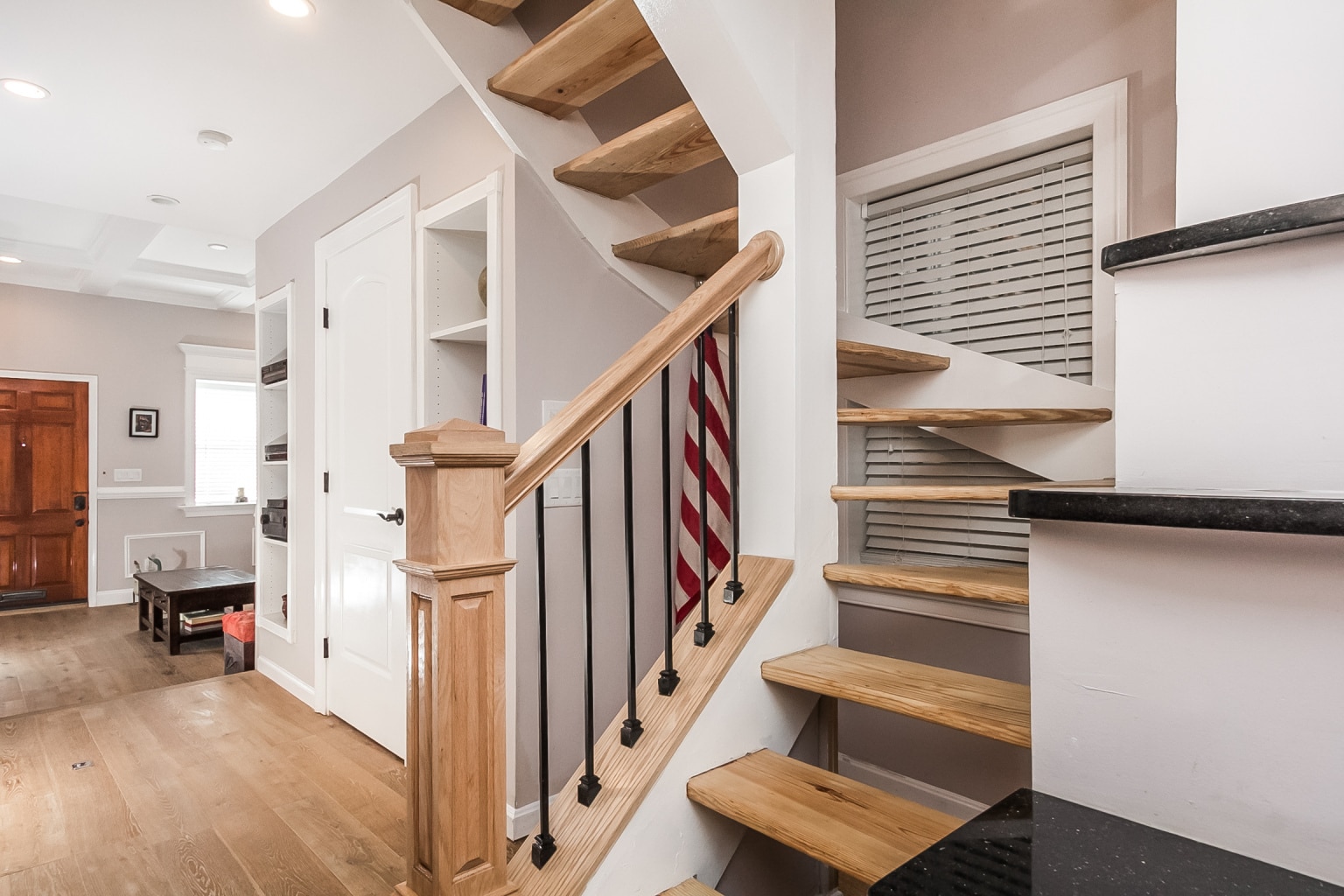 Building Photo - 736 Light St