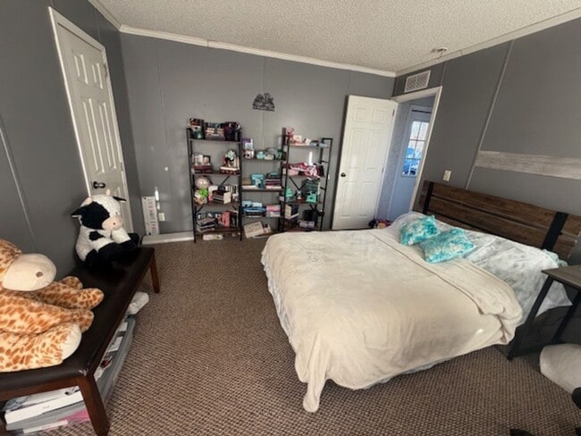 Building Photo - NEW RENTAL LISTING - NO HUD NO SECTION 8