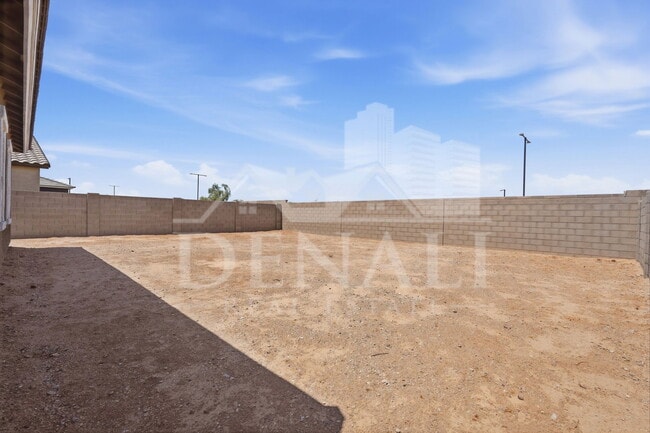 Building Photo - 10941 N 165th Ave