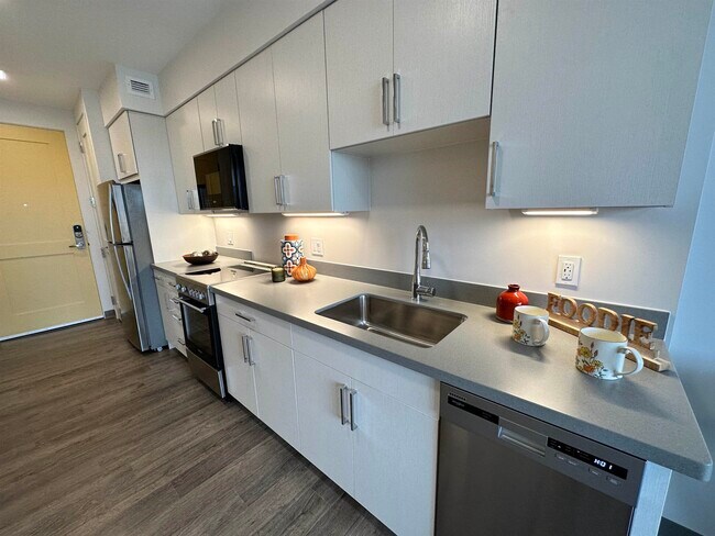 Building Photo - 409 Elm St