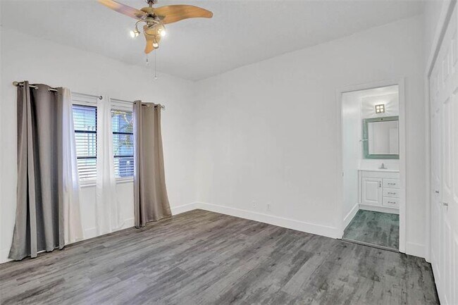 Building Photo - 16610 Royal Poinciana Ct