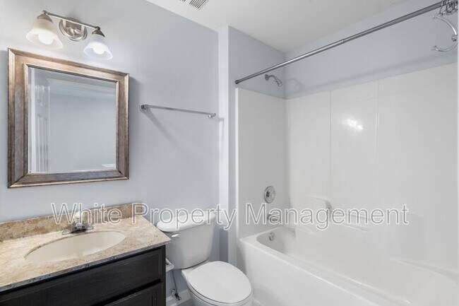 Building Photo - 13810 Hill St