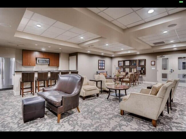 Building Photo - 565 Peachtree St NE