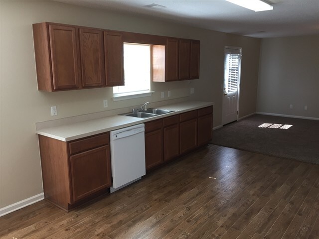 Building Photo - 12 Willow Lakes Dr