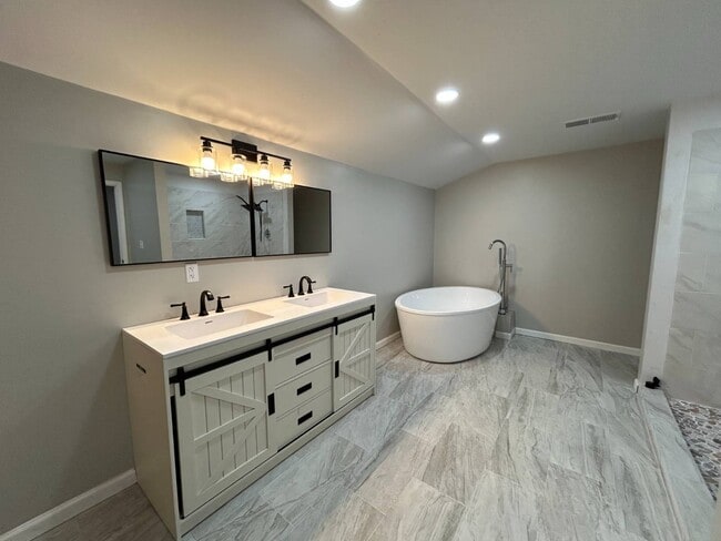 Building Photo - 605 Byars St