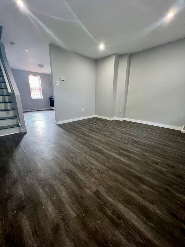 Building Photo - Renovated 4-Bedroom Townhome in Germantown...