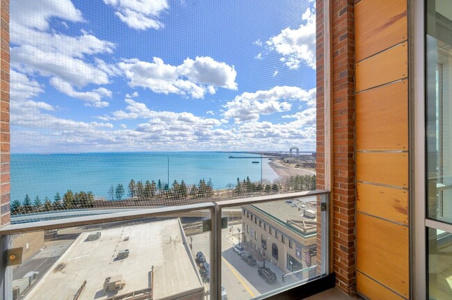 Building Photo - Beautiful, Turn-key Luxury Condo overlooki...