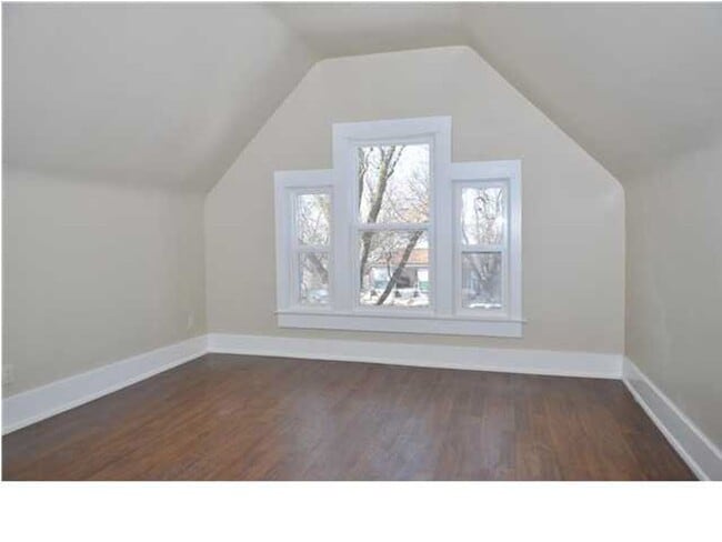 Building Photo - Charming 4-Bedroom, 2-Bathroom Home with T...