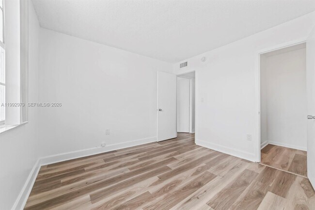 Building Photo - 498 NW 165th St