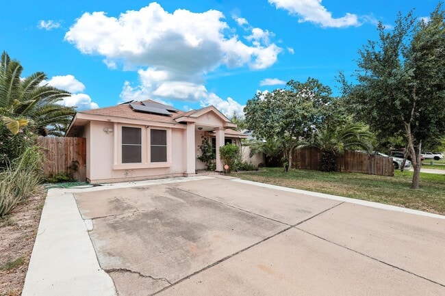 Building Photo - FULLY FURNISHED! ALL APPLIANCES INCLUDED!