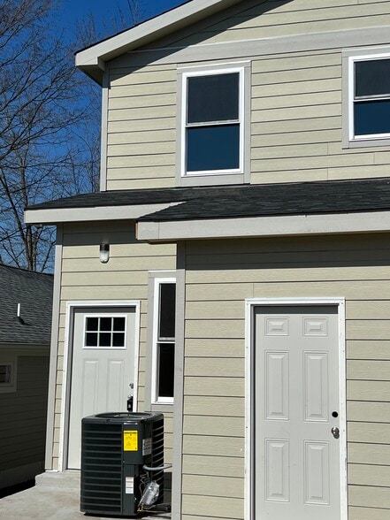 Building Photo - 1703 Heiman St