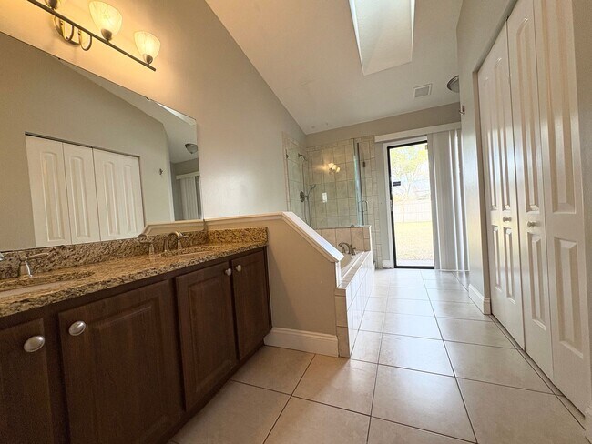 Building Photo - 4B/2B Home in Oviedo ~ Carpet Free ~ Top Rated Schools