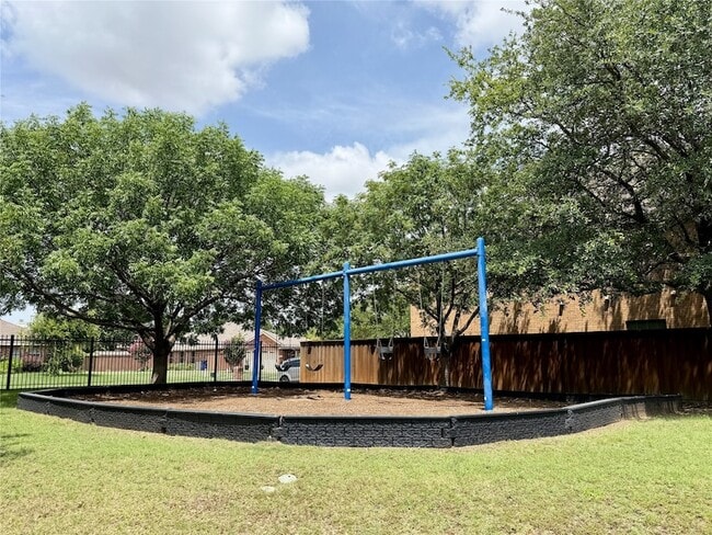Building Photo - 15760 Scenic Rd