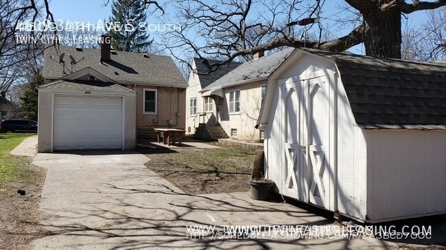 Building Photo - 4609 S 34th Ave