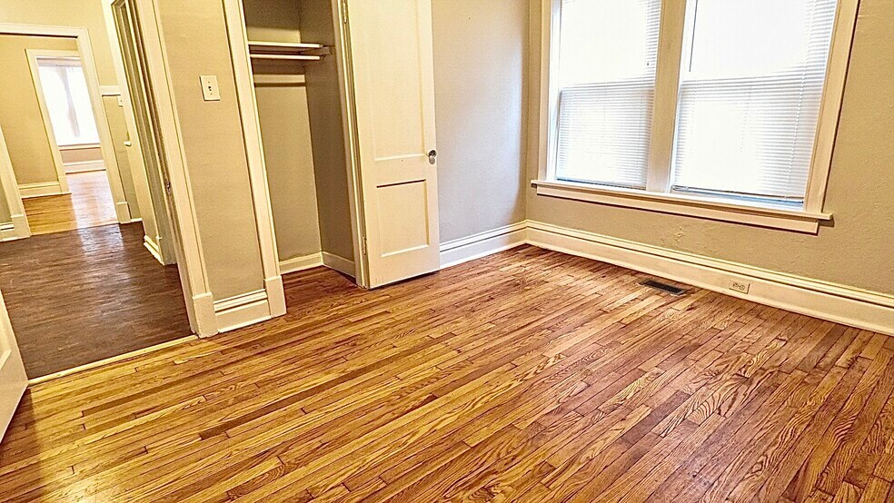 Spacious Master Bedroom - Large enough for 5 pc furniture set! - 4967 Lindenwood Ave