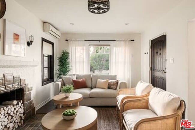 Building Photo - 428 N Alta Vista Blvd