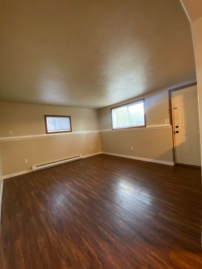 Building Photo - Great Spokane Valley Location-2 bed 1 bath...
