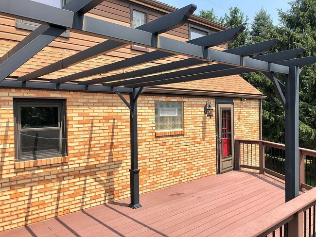 Building Photo - This 3 Bedroom W/ 2 Full Bathroom Home located within walking distance of one of the best high sc...