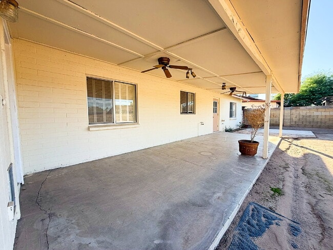 Building Photo - "Charming 3-Bedroom Oasis in Goodyear - Sp...
