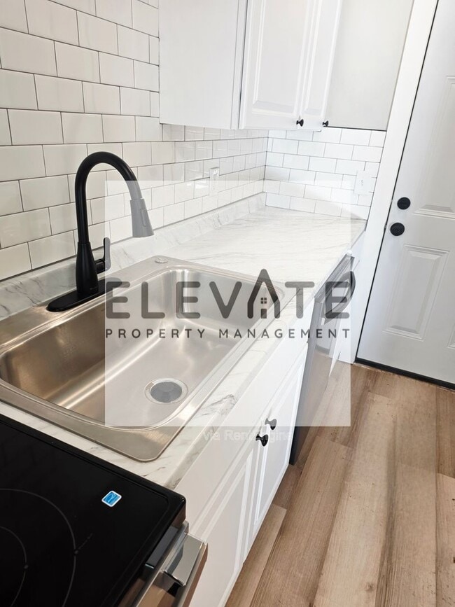 Building Photo - 2217 SW 49th St