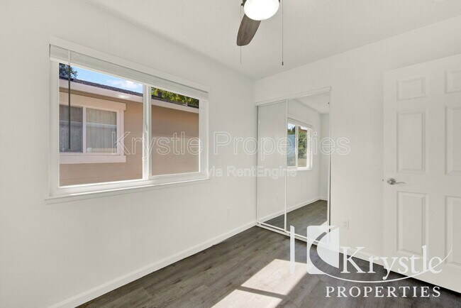 Building Photo - 63 Parrott St