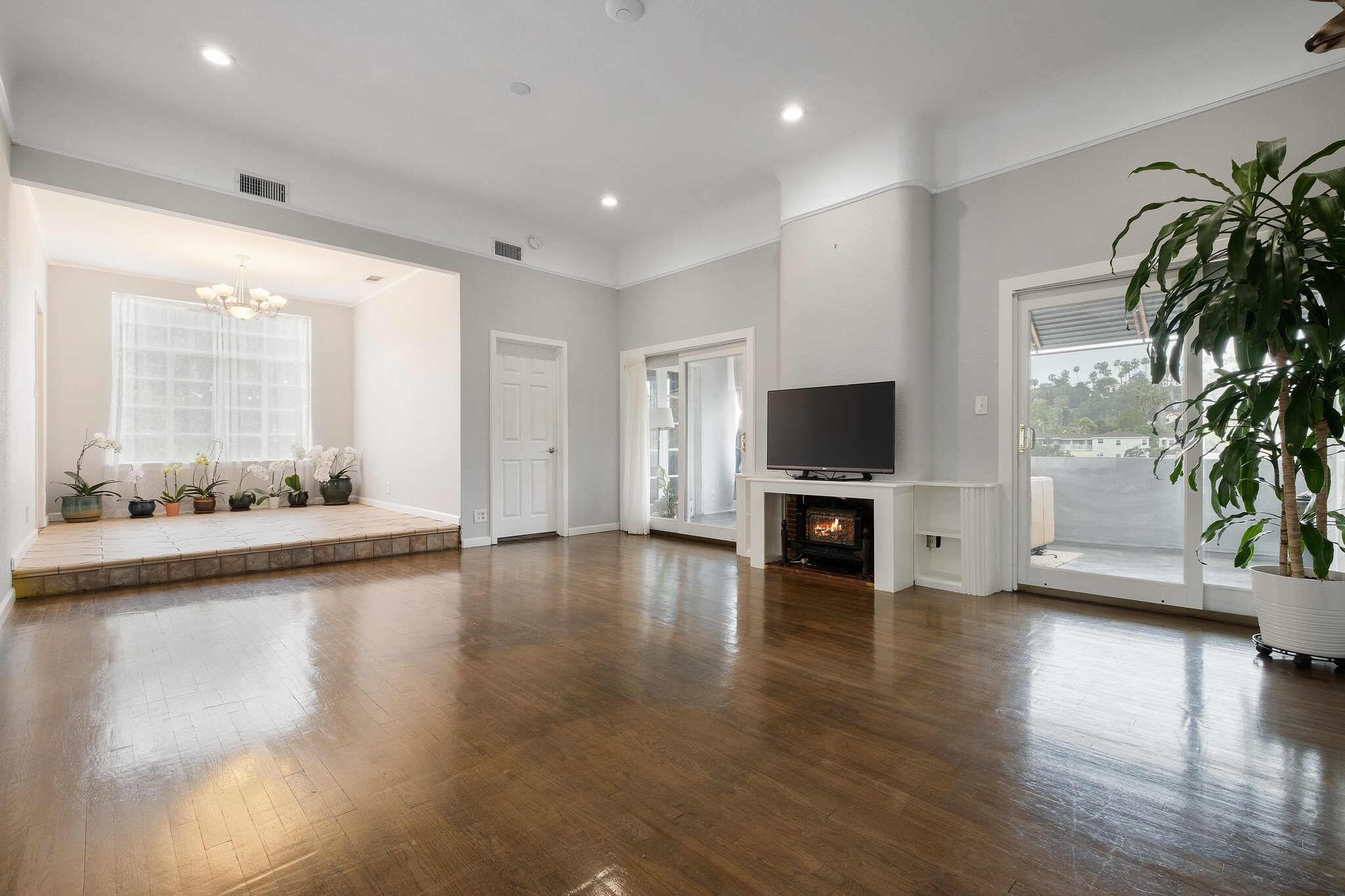 Building Photo - 2065 Ivar Ave