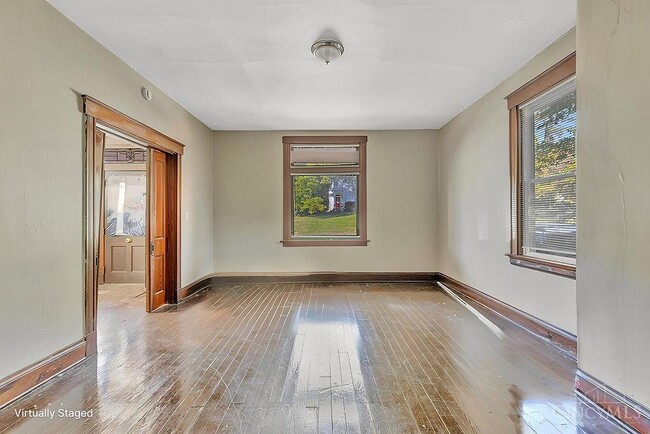 Building Photo - Spacious 6-Bed Home with 2 Kitchens, Porch & Deck – Central HVAC, Off-Street Parking