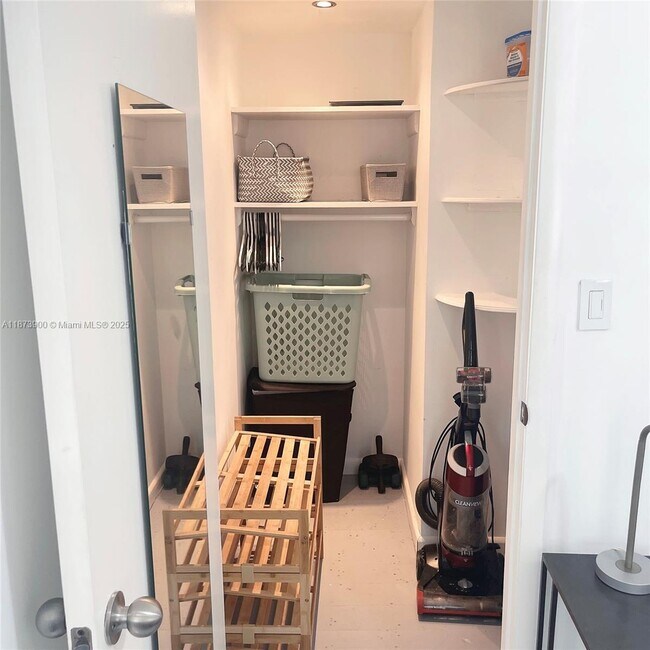 Building Photo - 1550 Drexel Ave