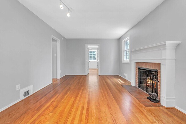Building Photo - 4306 Alton Pl NW