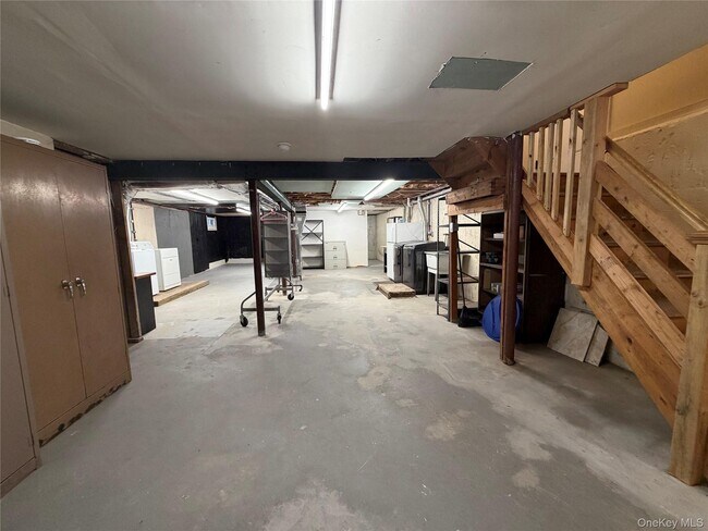 Building Photo - 40 Edgewood Rd