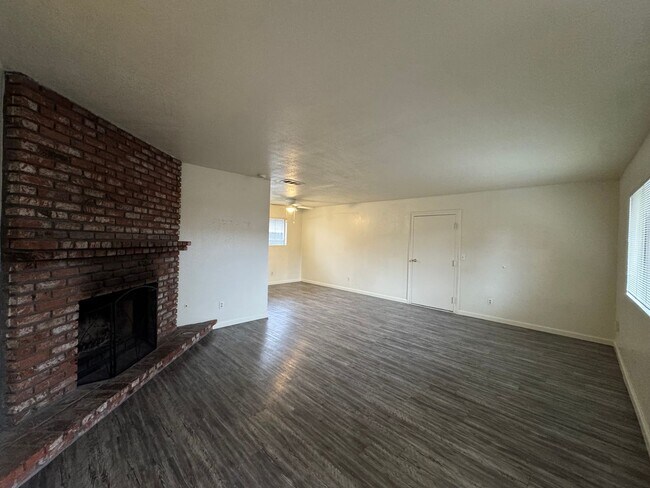 Building Photo - 3366 - Atreya