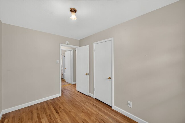 Building Photo - 45 Barton Pl