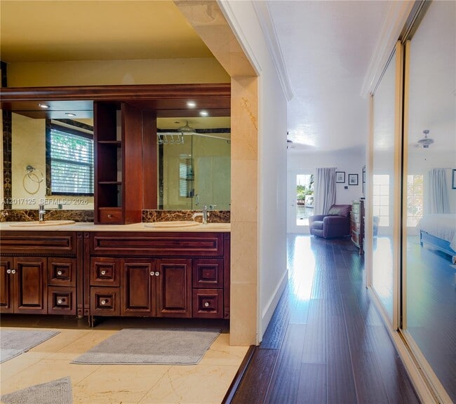 Building Photo - 2908 Bayview Dr