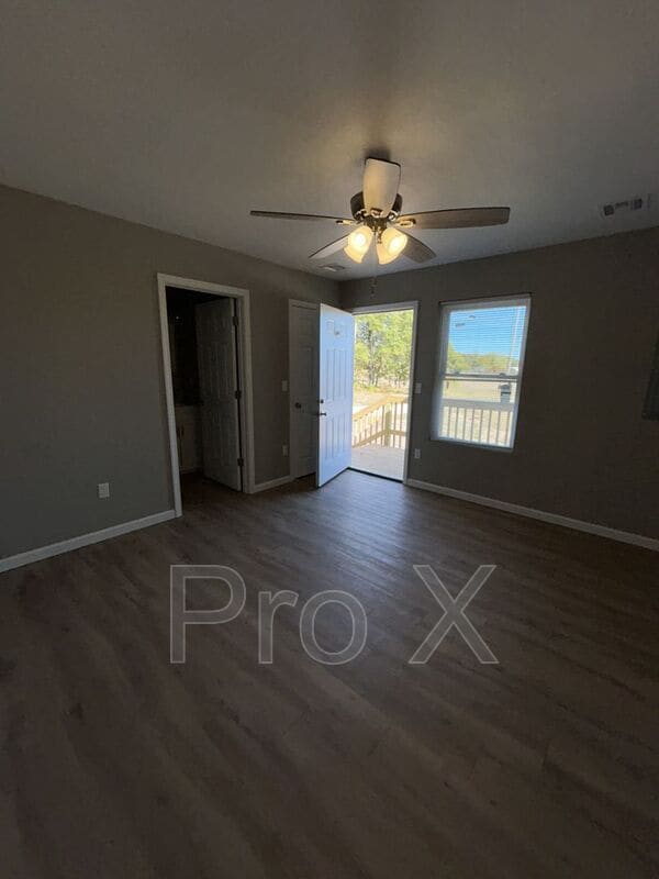 Building Photo - 718 Columbus St