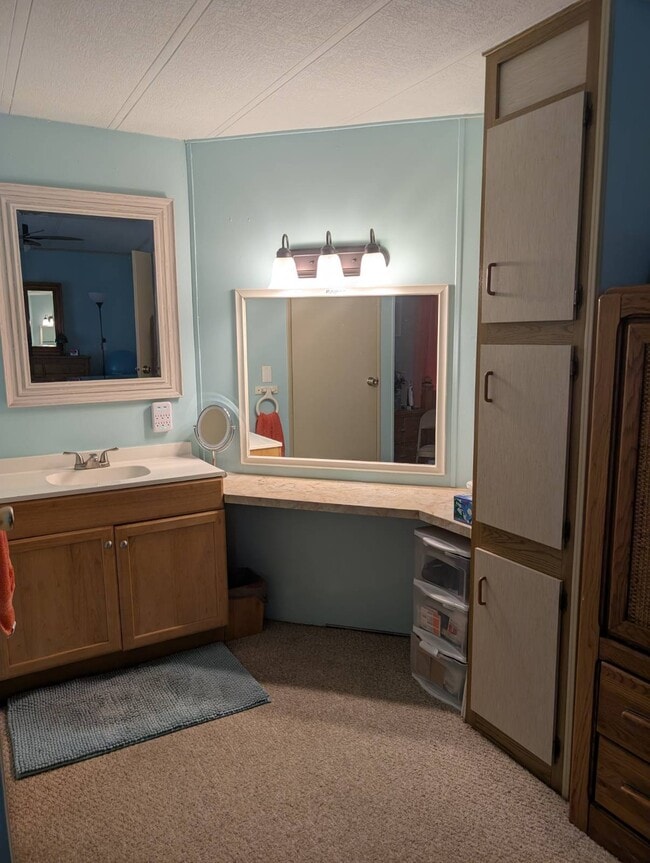 Building Photo - 280 Country Club Dr