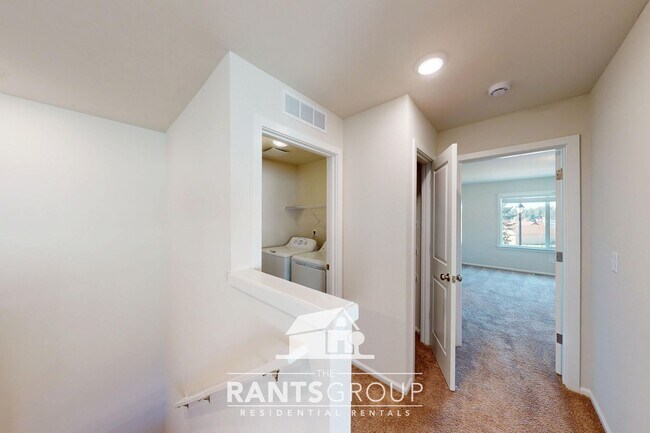 Building Photo - Great Location! Easy JBLM Commute!