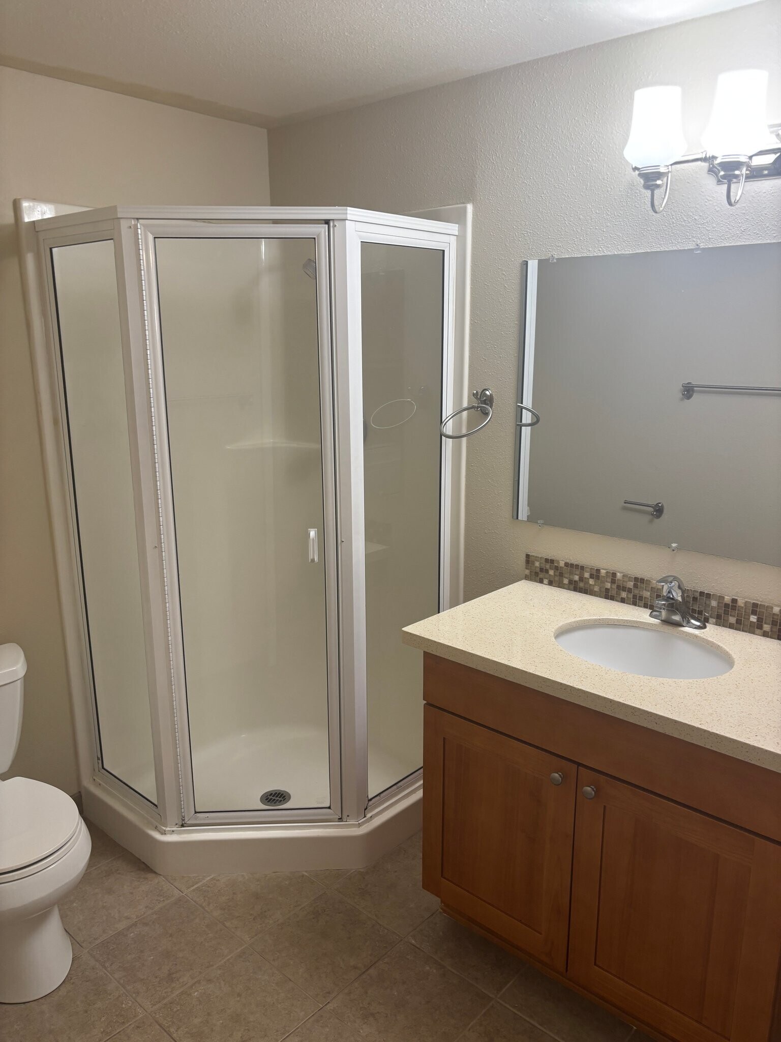 Building Photo - 1620 Kent Des Moines Rd