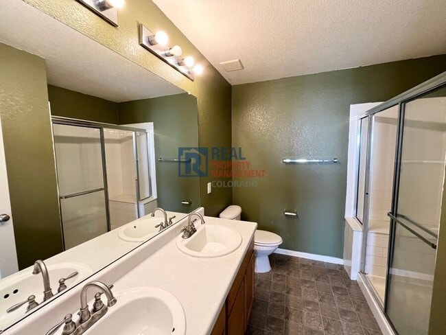 Building Photo - 5890 N Ceylon St