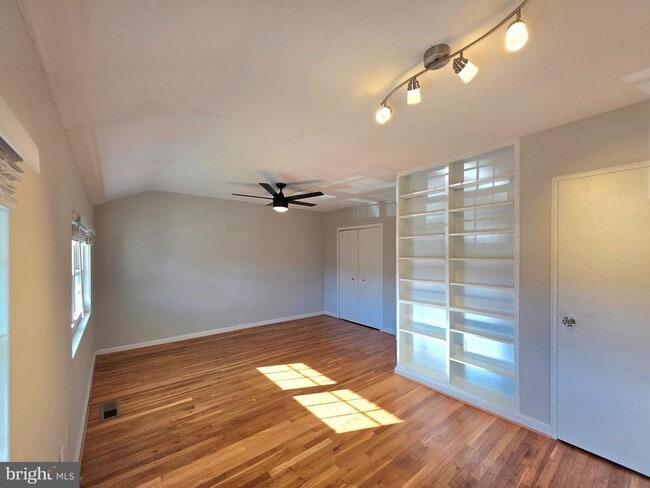 Building Photo - 2510 N Dearing St