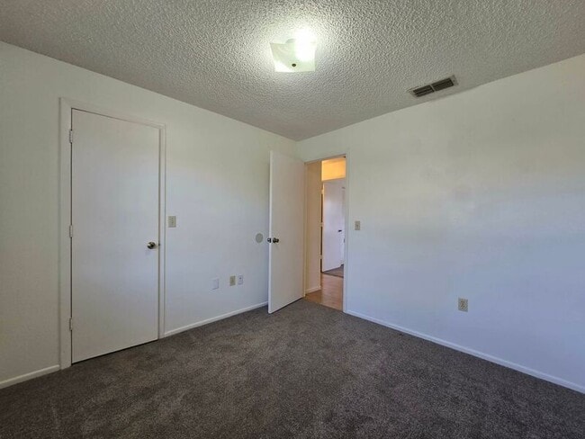 Building Photo - 3944 Spoonbill Ct