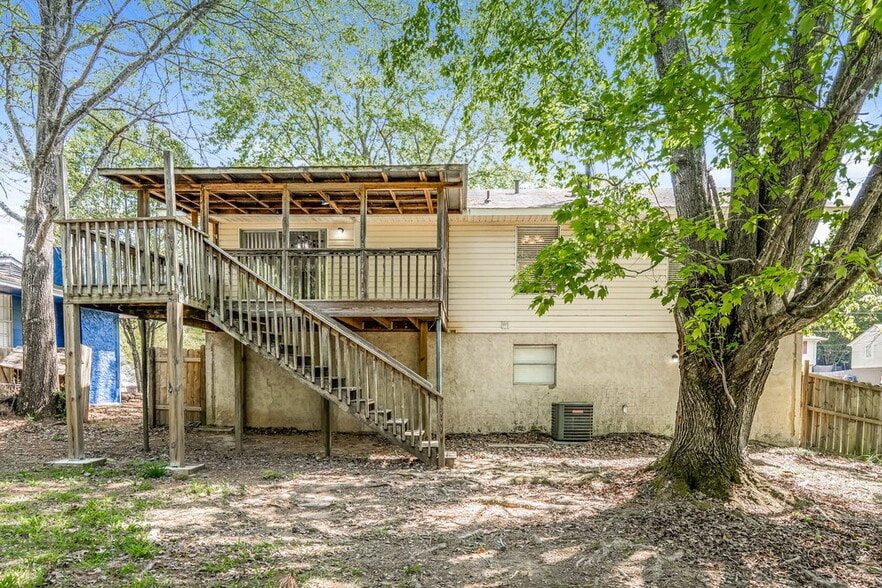 Building Photo - 2524 Daly Dr
