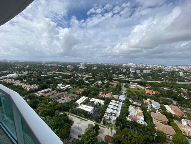 Building Photo - 2101 Brickell Ave