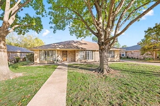 Building Photo - "Inviting 3-Bed Oasis with Fireplace in the Heart of Grapevine – 2,238 Sq Ft of Comfort!"