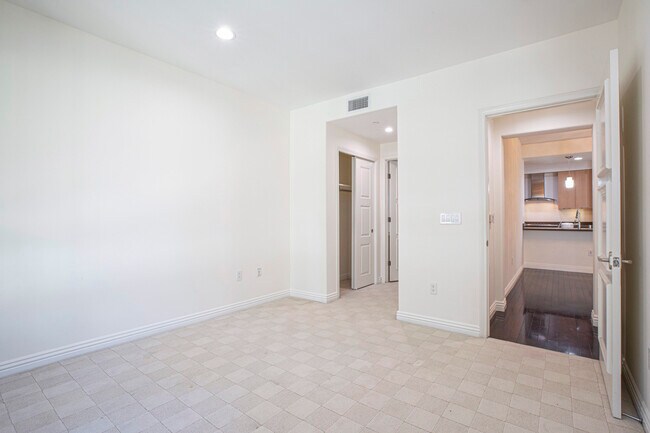 Building Photo - 476 Caruso Ave