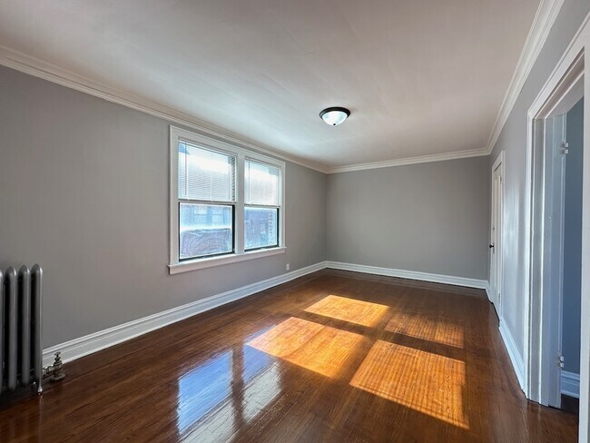 Building Photo - 3123 N Hamlin Ave