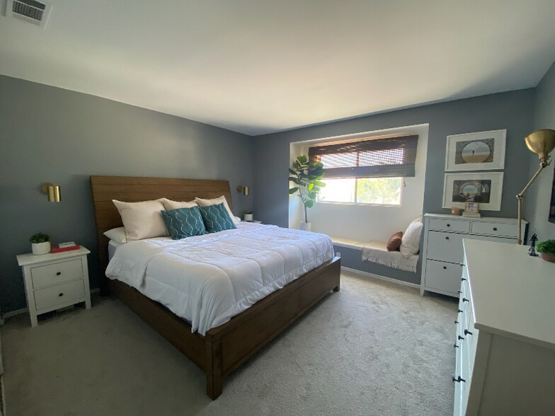 Building Photo - 2406 Maravilla Way