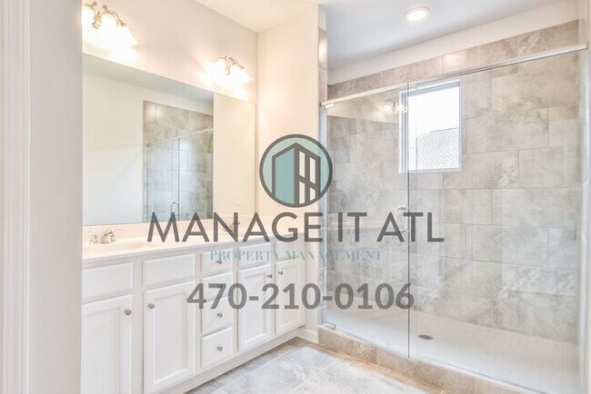 Building Photo - Elegant 4 Bedroom Townhome in Prime Location in Dorvaville